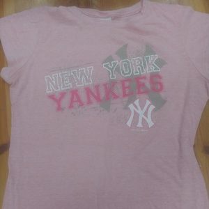New York Yankees female pink tee